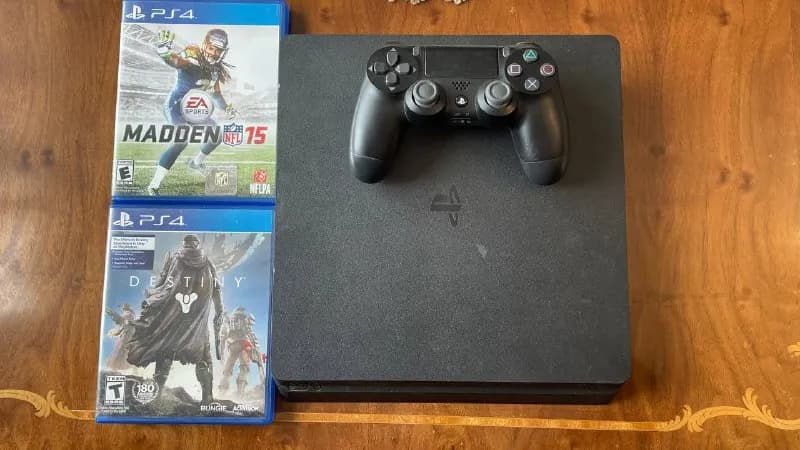 PS 4 Slim 1TB в идеальном состоянии. В комплекте 1 оригинальный контроллер, кабель питания и 2 игры. — Тбилиси — 650 ₾