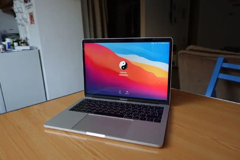Macbook Pro 13 модель 2017 года, приобретала в 2019. В хорошем состоянии, работает исправно. 1100 ла — Тбилиси — 1 100 ₾