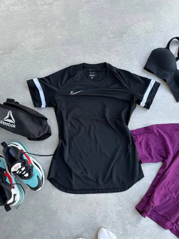 1. Nike Dry Fit влагоотводящая футболка М (носила как оверсайз на XS) — Тбилиси — 50 ₾