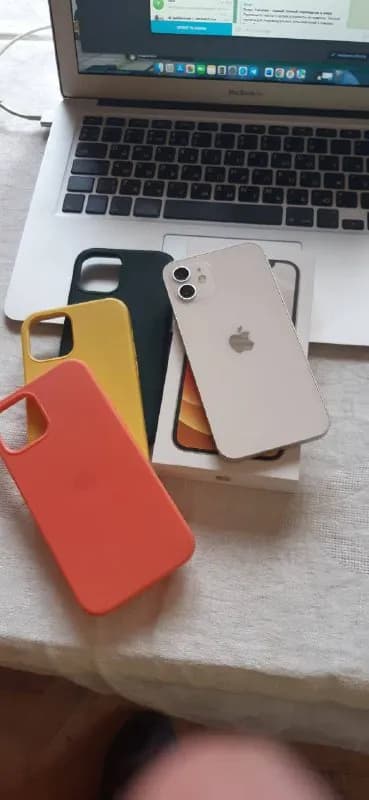 iPhone 12 White. Идеальное состояние, пользовался меньше года. Оригинал, без сколов и царапин. 64gb — Тбилиси — 1 299 ₾