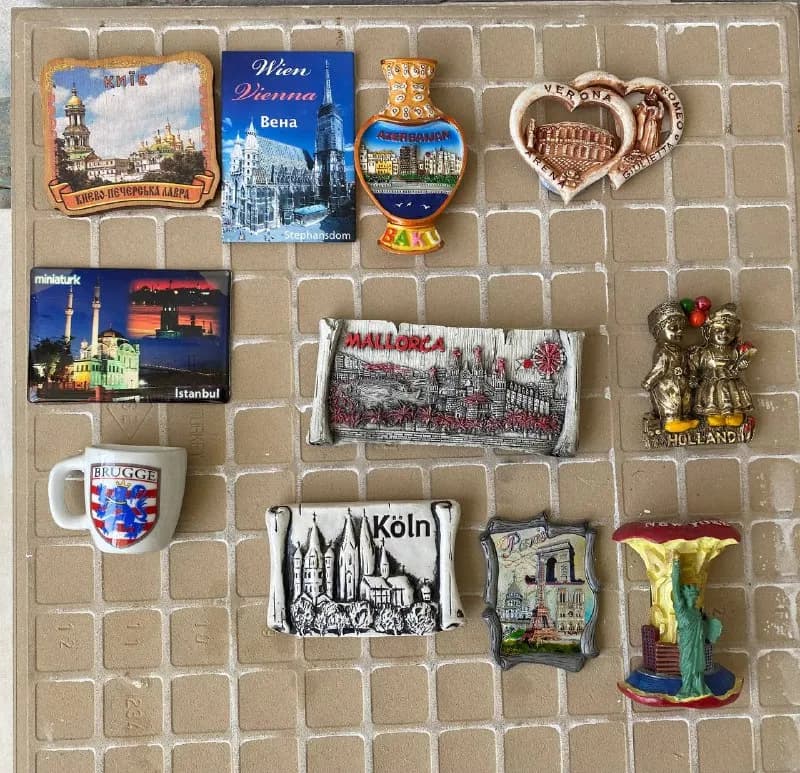 3 лари — Тбилиси — 3 ₾