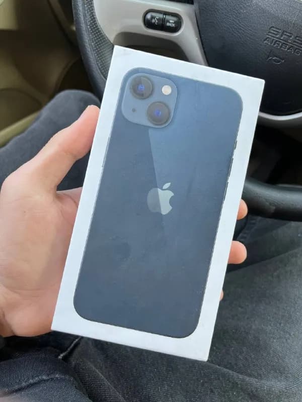 iPhone 13 128gb. Куплен 3 месяца назад, гарантия есть, в комплекте чехол и зарядное устройство. — Тбилиси — 1 800 ₾