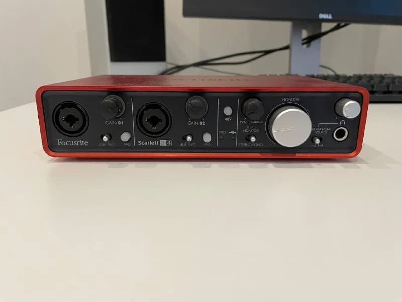 Focusrite Scarlett 2i4 (1nd gen). Карта в хорошем состоянии (домашнего пользования), есть небольшой н — Тбилиси — 150 $