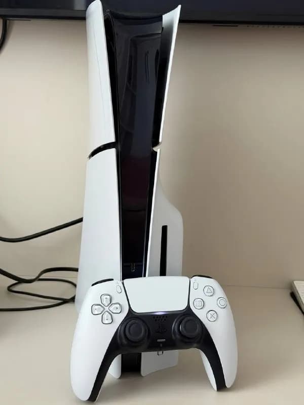 Sony Playstation ps5 slim с дисководом в отличном состоянии, с коробкой и всеми кабелями. Цена 1200 — Батуми — 1 200 ₾