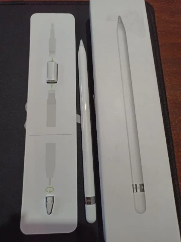 Apple pencil 1 поколение. Практически не пользовалась + новый запасной наконечник. 300 лари. Тбилиси — Тбилиси — 300 ₾
