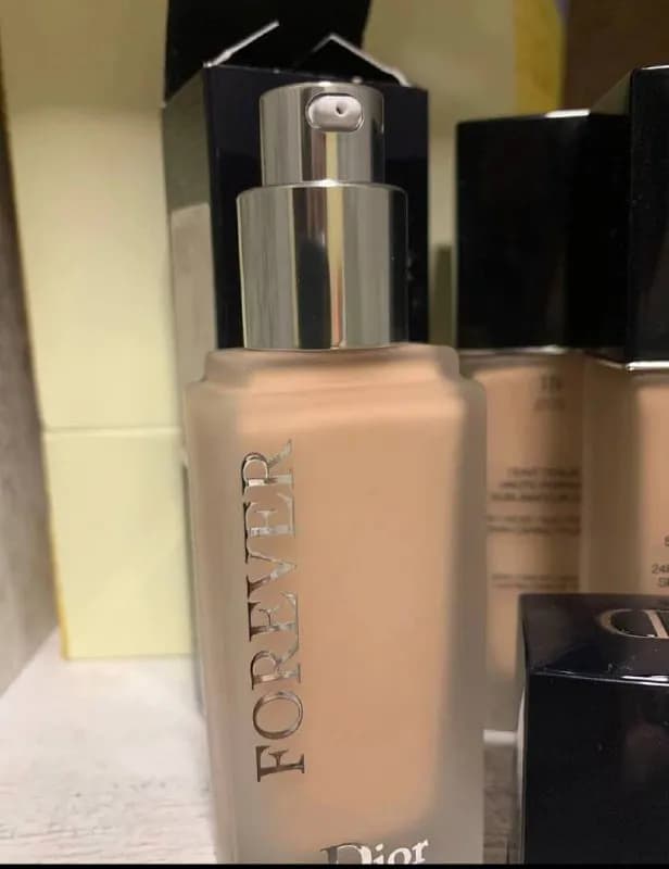 DIOR forever, покупала в Монами в Алмате, тон 1,5. новый, не нажатый. (на фото видно) в упаковке. ср — Тбилиси — 2 024 ₾