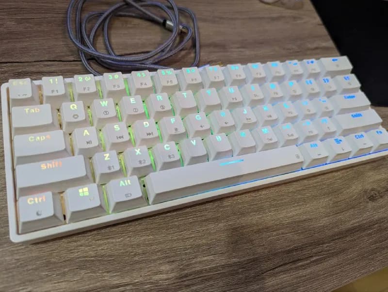 Skyloong sk61: свичи Gateron Brown хотсвап, 60% формата. Цена 150 gel — Тбилиси — 150 ₾