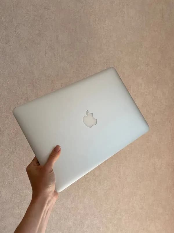 MacBook Air (13-inch, 2017) — Тбилиси — 900 ₾