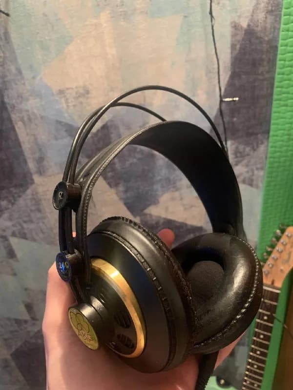 AKG 240 Studio, Тбилиси, 120 лари. Если заберете в течение пары дней — отдам за 100. В комплекте пер — Тбилиси — 120 ₾