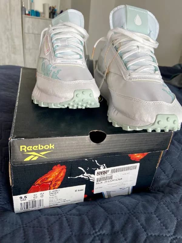 Reebok Classic Legacy, размер 9.5 US. Оригинал, новые. 220 лари. ЖК Дирси (Самгори) или по договорен — Тбилиси — 220 ₾