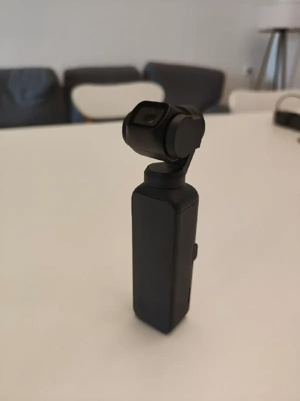 DJI Osmo Pocket. Идеальное состояние, в комплекте чехол, провод, адаптеры для айфона и тайп-си, коро — Тбилиси — 500 ₾
