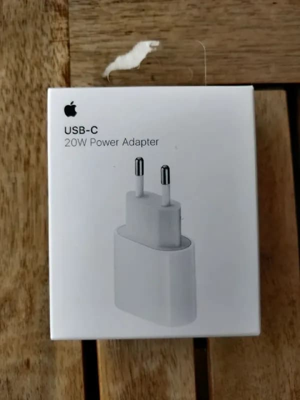 1) Оригинальный magsafe чехол на iPhone 14 pro. Цена: 150 лари — Тбилиси — 150 ₾