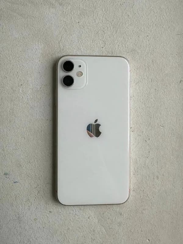 iPhone 11 64GB White Dual-Sim, аккумулятор 76%. — Тбилиси — 300 ₾