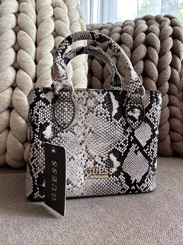 GUESS DKNY — Тбилиси