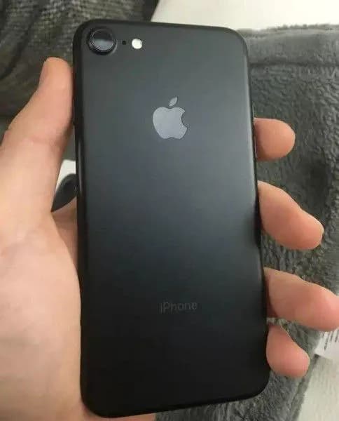 iphone 7 256 отличное состояние все работает зарядка в комплекте 350лари Торг! — Тбилиси — 350 ₾