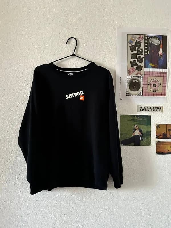 1) свитшот Nike, размер M, 25 лари, состояние идеальное — Тбилиси — 25 ₾