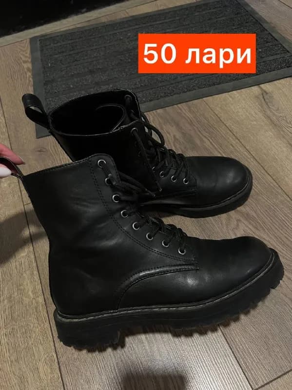 1. Кожаная куртка. Кожзам. Фирма Stradivarius. Размер S — Тбилиси