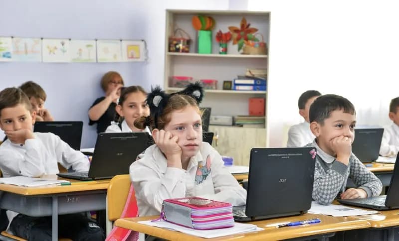 1 сентября 2026 года нецелевое использование электронных средств связи с школах будет запрещено. — Батуми