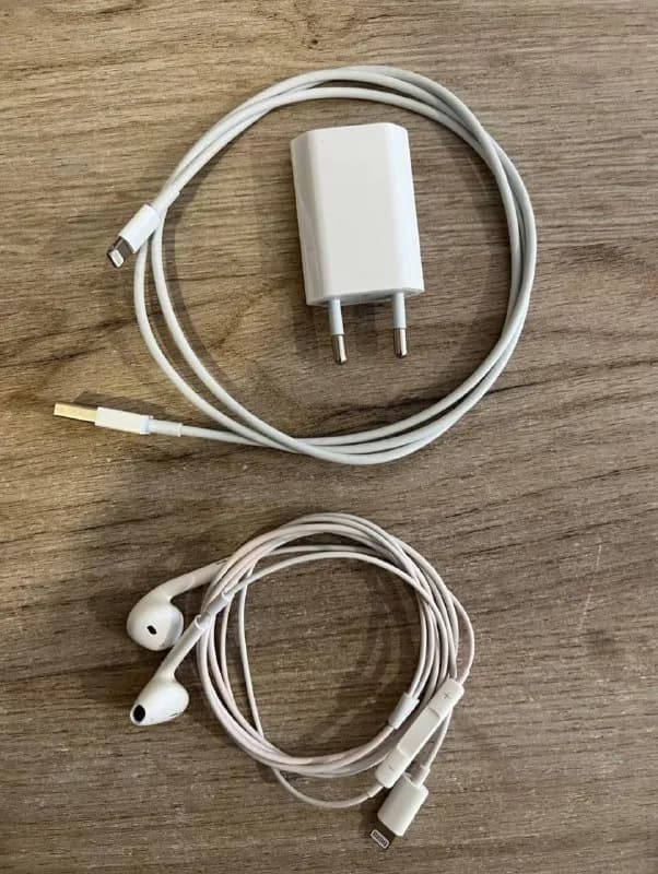 iPhone 11 128Gb, в идеальном состоянии, полный комплект, цена 1000 лари, причина продажи покупка нов — Тбилиси — 1 000 ₾