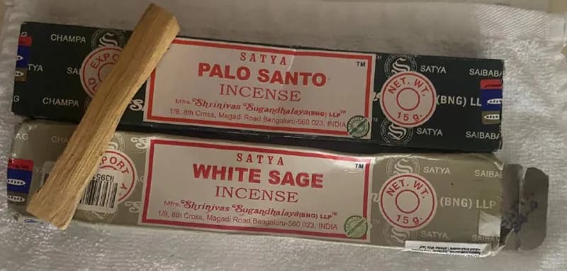 Palo Santo» запечатаны, «White Sage» вскрыты, истрачена 1 палочка. — Тбилиси