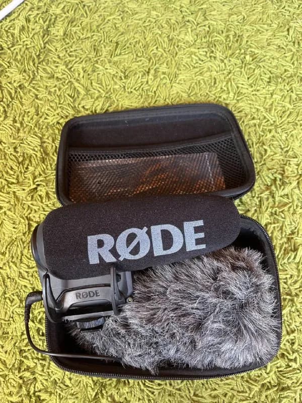 Rode Pro Plus в комплекте с dead cat и хардкейсом. Состояние идеальное, почти не использовался. — Тбилиси — 300 $