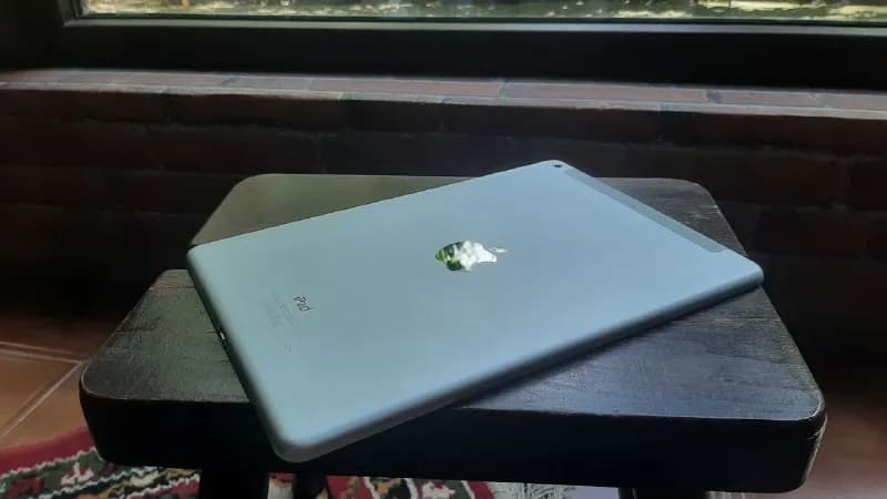 IPad 32 GB с трещинами — Тбилиси