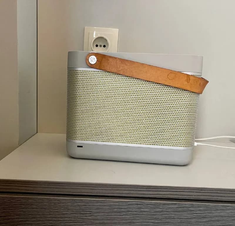1. Bang & Olufsen Beolit 12. Состояние отличное. Батарейка держит около часа. Единственное так и не — Тбилиси — 500 ₾