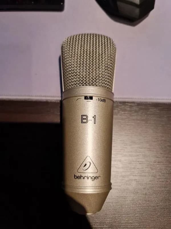 Behringer B-1. Состояние нового, в комплекте ветрозащита и паук. Микрофон конденсаторный, для работы — Тбилиси — 250 ₾