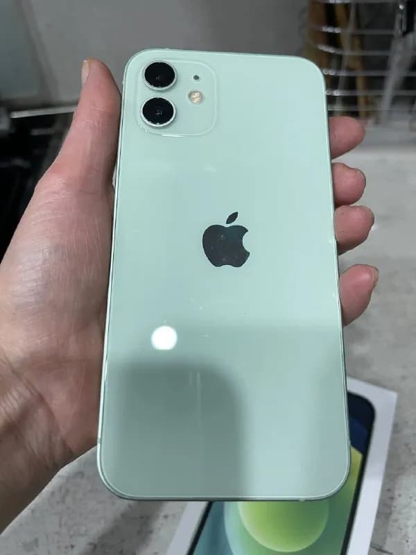 iPhone 12,64 gb мятного и черного цвета. Есть еще iPhone 11 Pro Max, 256 gb. Пишите в личку — Тбилиси