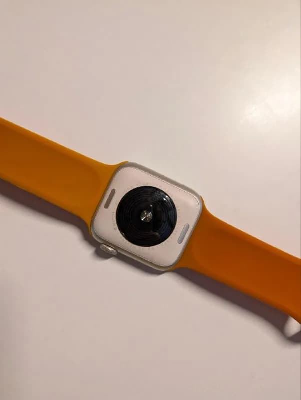 Apple Watch SE — Батуми — 300 ₾