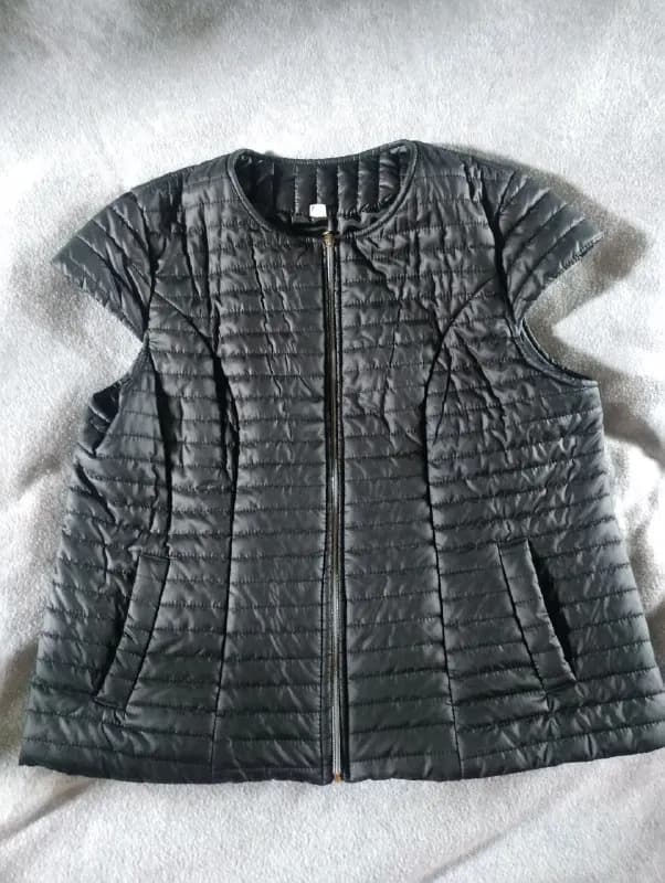 L-XL в отличном состоянии. Цены от 15 до 40 лари — Тбилиси — 40 ₾