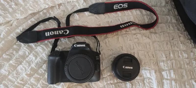 Canon 250D + PREMIUM объектив 24 mm в связи со скорым переездом 🧳 — Тбилиси — 500 $
