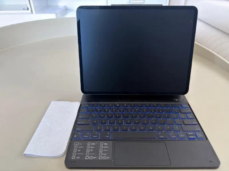 iPad M5 1TB 13.3 Cellular with Keyboard+Case — Батуми — 1 950 $