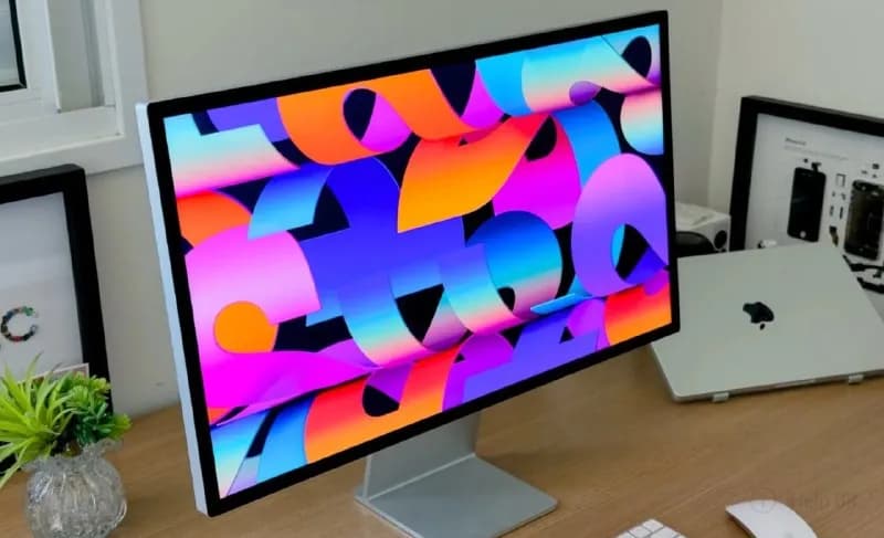 Apple Studio Display — Standard glass + Tilt and height-adjustable stand — Батуми — 5 900 ₾