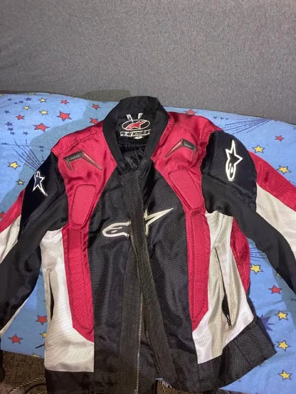 alpinestars! Оригинал, одевалась всего пару раз, состояние новое! Имеется защита для спины, ключицы — Тбилиси — 260 ₾