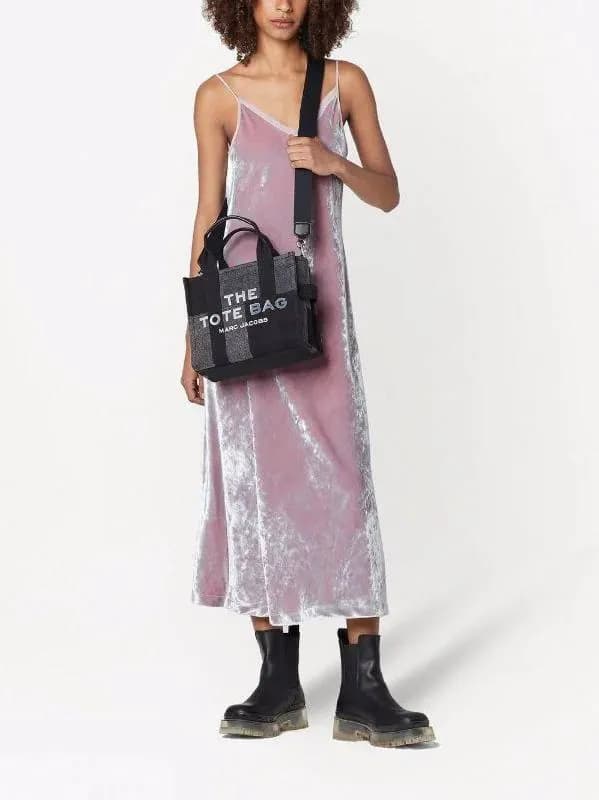 Marc Jacobs the tote bag размер medium (35×30) очень удобный размер, супер вместительная. Плотный де — Тбилиси — 250 ₾