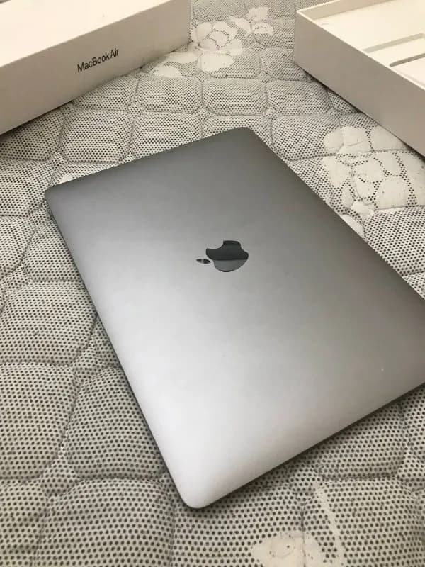 MacBook air m1 2020 — Тбилиси — 250 ₾