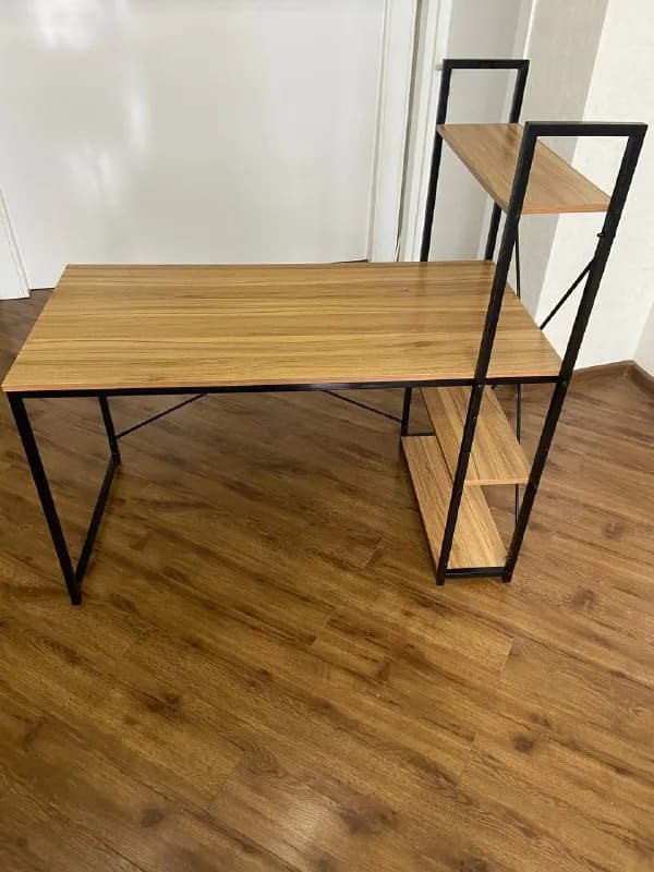 Стол из МДФ с металлическим каркасом — Тбилиси — 170 ₾