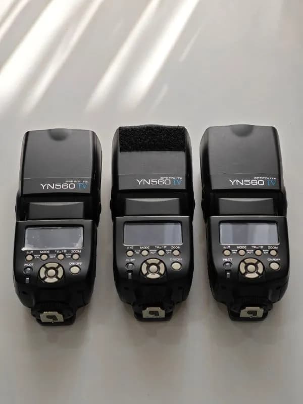 Yongnuo YN560-IV 3 штуки, синхронизатор YN-560tx pro, комплект из 16 аккумуляторов 2850mAh и зарядно — Батуми — 650 ₾