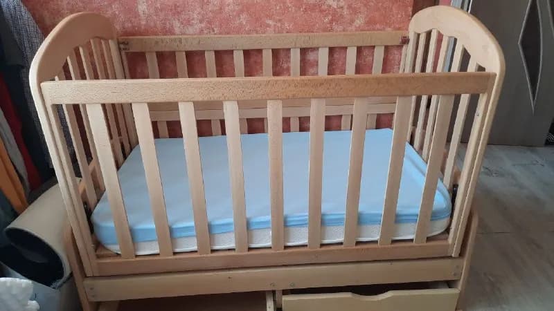 130×70см. В придачу отдам матрас и 2 простыни на резинке. — Тбилиси — 270 ₾