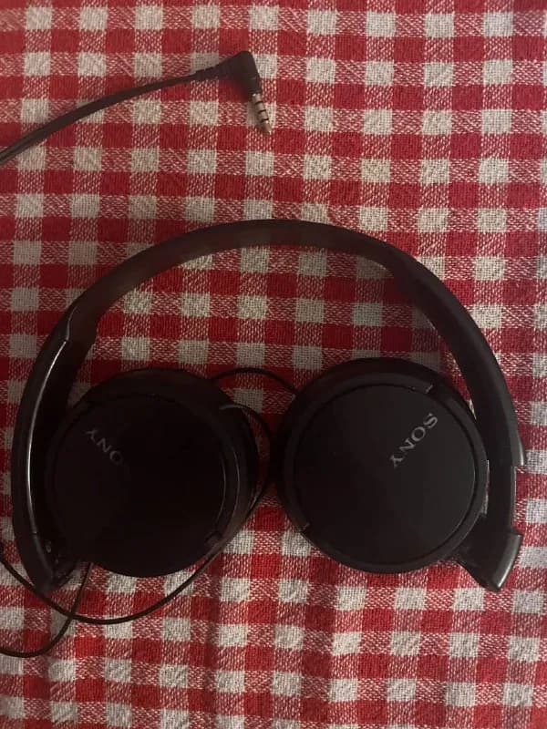 Sony, проводные. Есть микрофон. — Тбилиси — 20 ₾