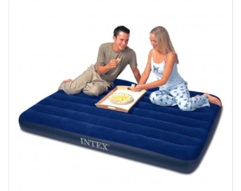 1. Надувной матрас Intex 140×191 с насосом — 70 лар. — Тбилиси — 70 ₾