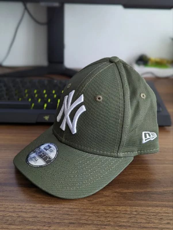 New Era NY Yankees, приобретенную на Amazon. К сожалению, не заметил, что это модель для подростков, — Тбилиси — 99 ₾