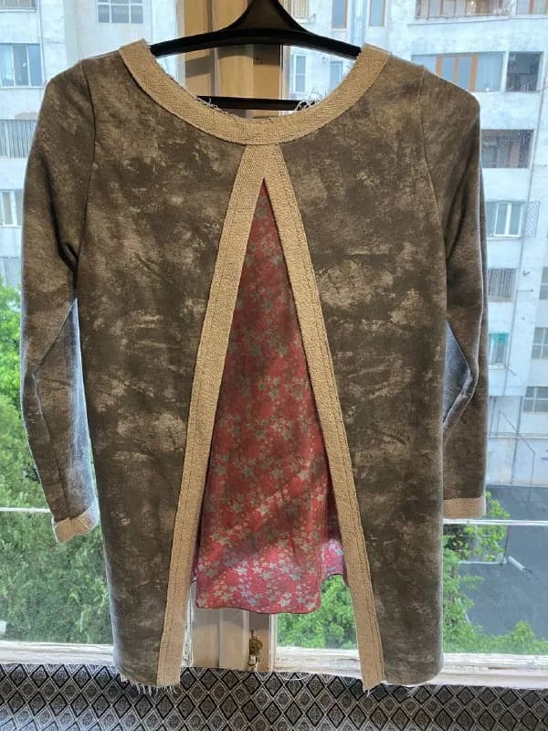 100% хлопок, сзади черные разводы это такая задумка. Размер oversize. Цена 60 лари — Тбилиси — 60 ₾