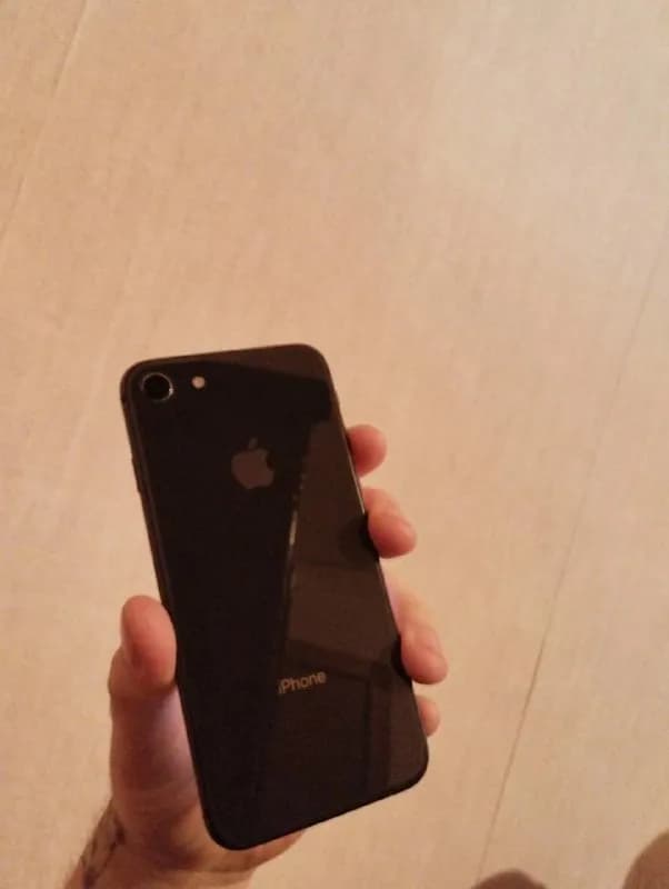 iPhone 8 64 gb, батарея 100% увеличенного объема, работает без нареканий в комплекте чехол и кабель. — Тбилиси — 350 ₾