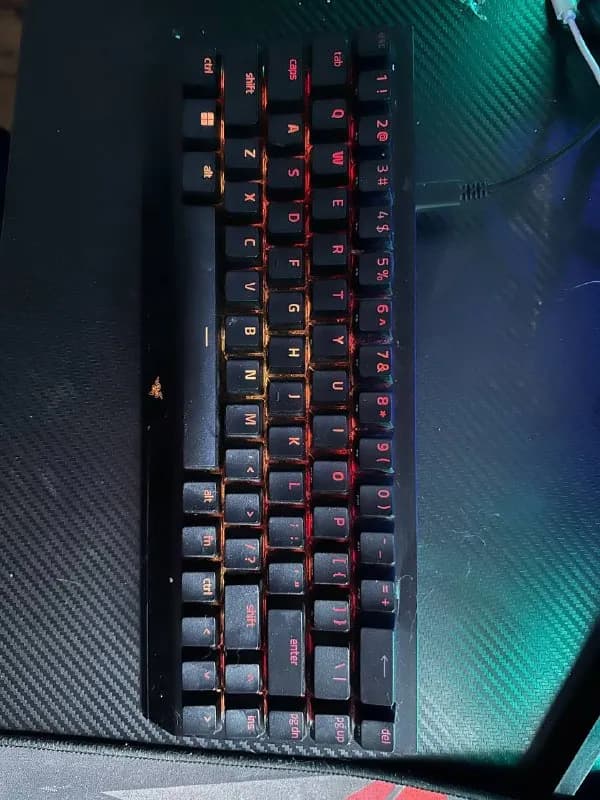Razer BlackWidow V3 Mini HyperSpeed — компактную премиальную механическую клавиатуру в отличном сост — Батуми — 400 ₾