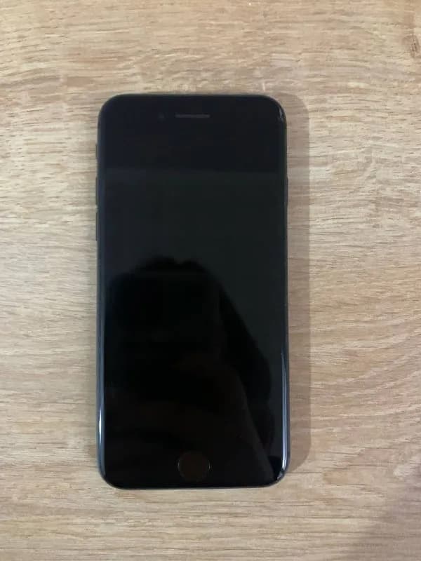 iPhone 8 64 gb. Цвет «space grey». Телефон не вскрывался. Имеется небольшой скол на экране, но диспл — Тбилиси — 200 ₾