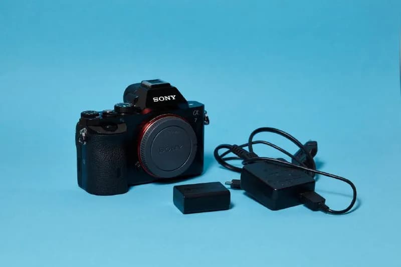 Sony A7 с зарядкой и дополнительным аккумулятором. 1200 лари или 450$ — Тбилиси — 1200 ₾