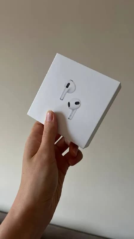 AirPods 3 (gen), оригинал, в запечатанной коробке. Зарядка lighting. — Тбилиси — 500 ₾
