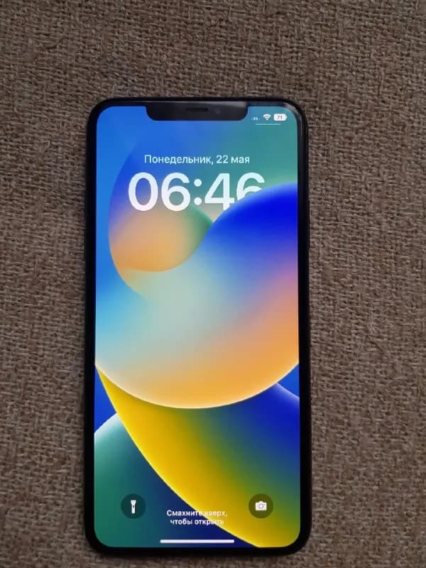 iPhone 11 pro max на 256 гб. На блоке камер есть не большой скол, на работу камер ни как не влияет. — Тбилиси — 950 ₾